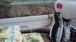 ミネラル肥料の散布