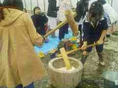 みんなでわいわい餅つき大会