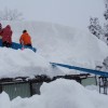 屋根の上には2ｍ以上の雪