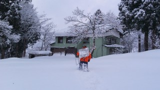 屋根の雪掘り