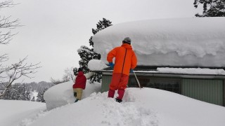 屋根の雪堀