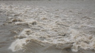 続く雨で稲刈り中断