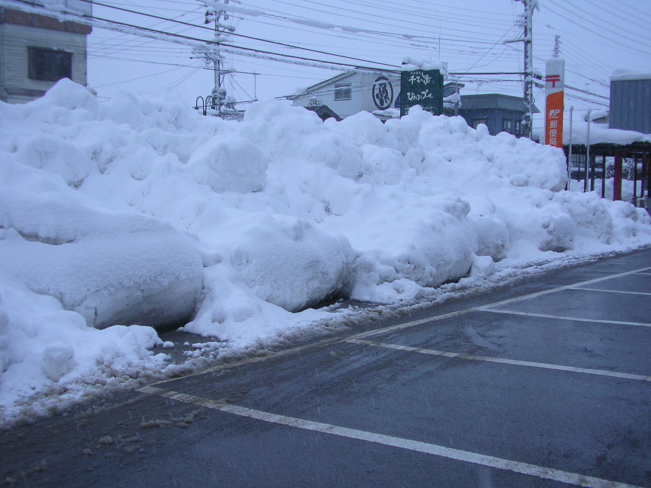 駐車場の雪 新潟こだわり市場